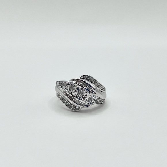 0.25 CT Natural Diamond Silver Ring - Picture 4 of 7